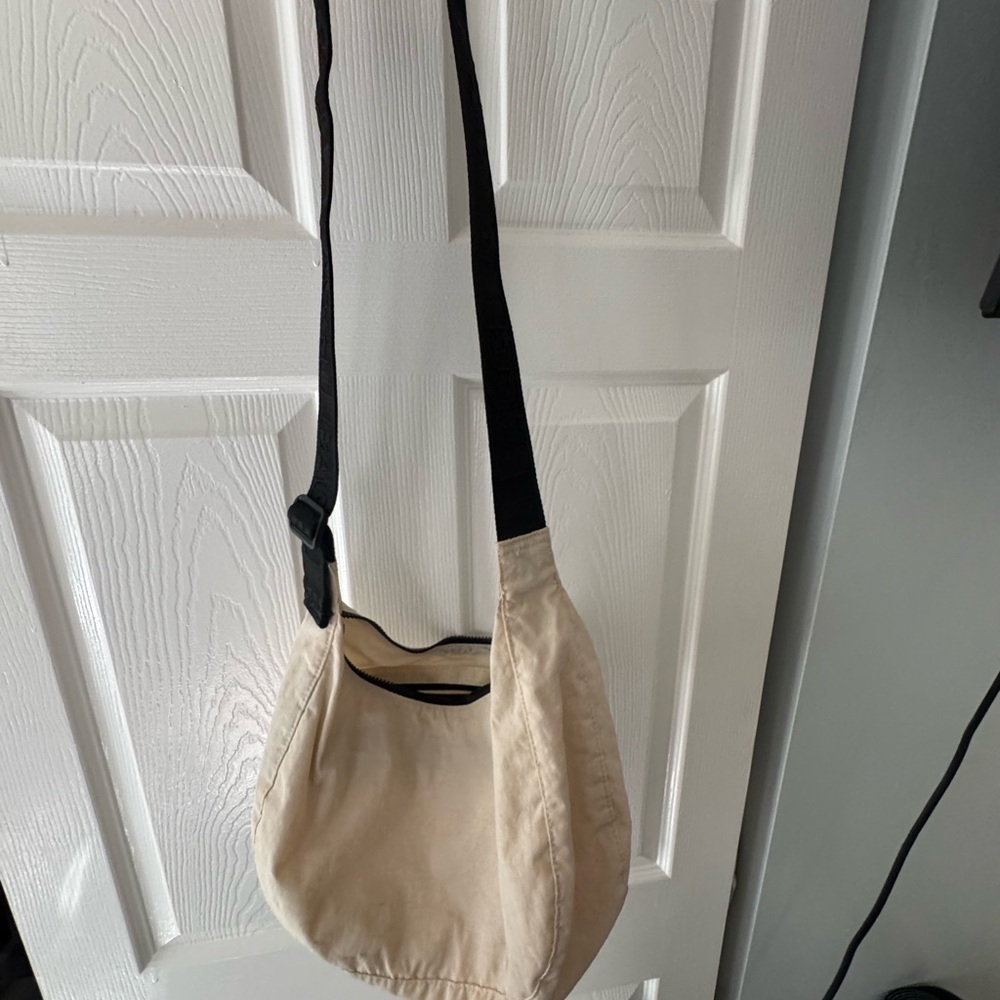 BAGGU Cream Crossbody Bag with Black Strap